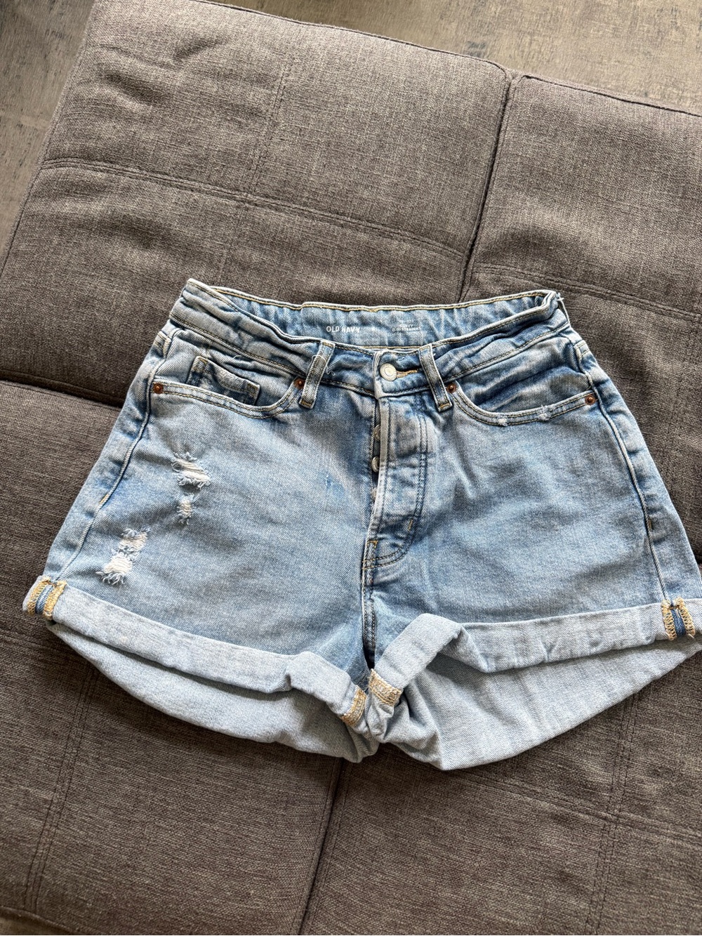 Old Navy High-Rise Curvy O.G Straight 2” Cut off Shorts